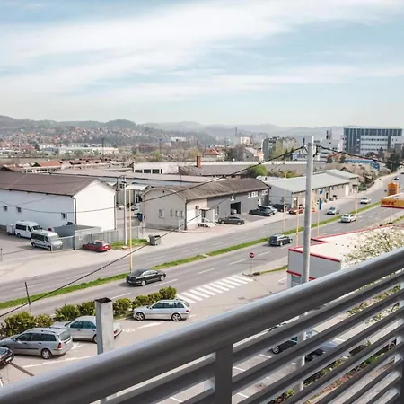 Jecmiste モーテル トゥズラ